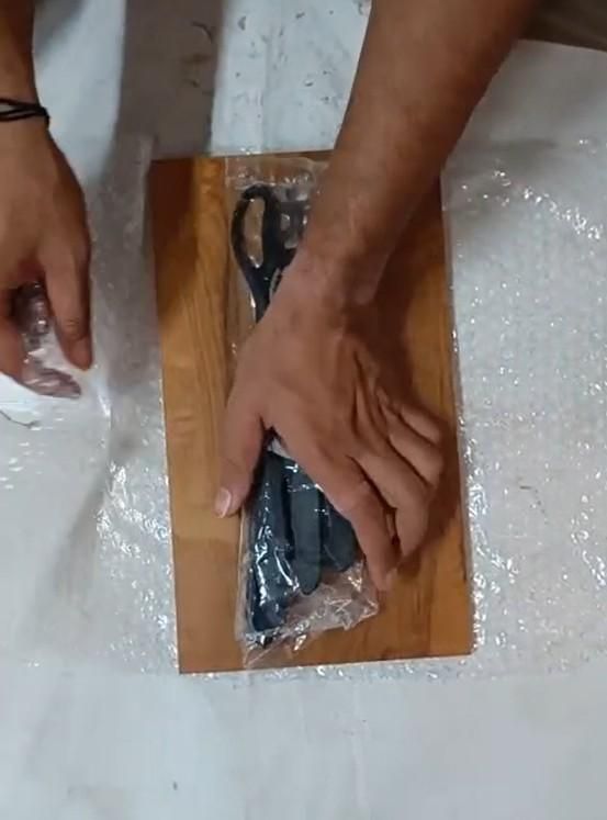 Wooden Chopping Board + 5-Piece Knife Set